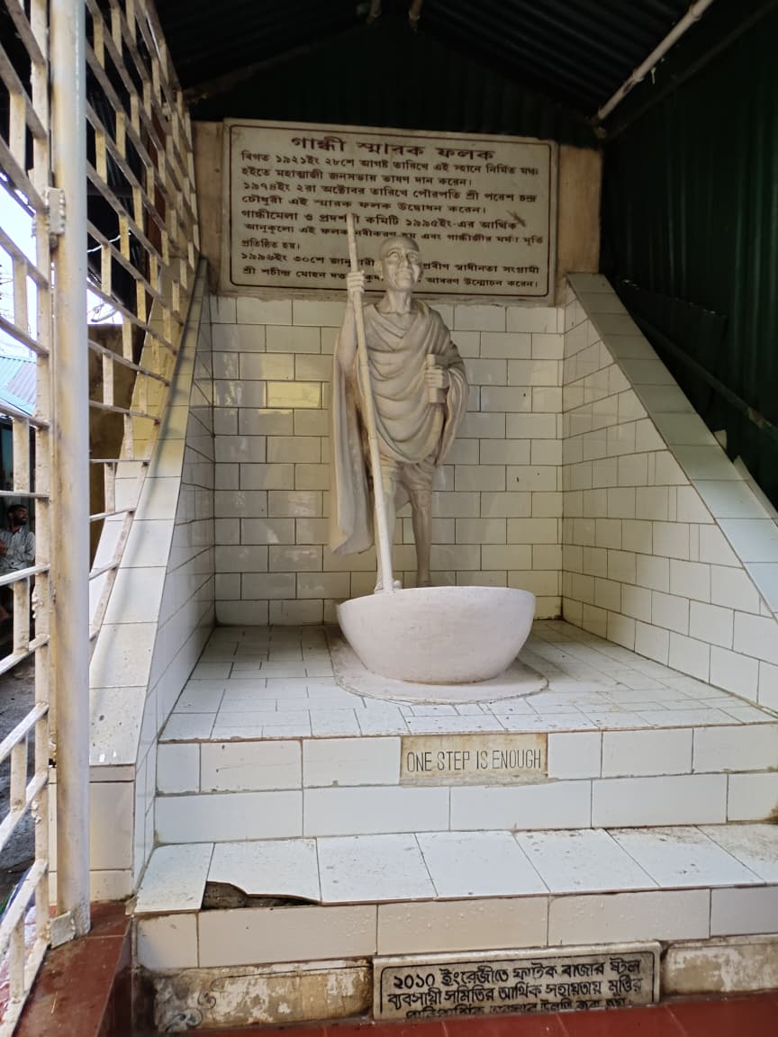 Statue installed where Gandhi gave his speech in 1921